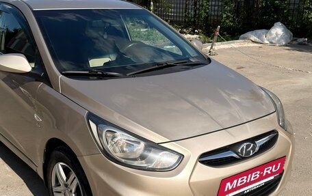 Hyundai Solaris II рестайлинг, 2011 год, 990 000 рублей, 4 фотография