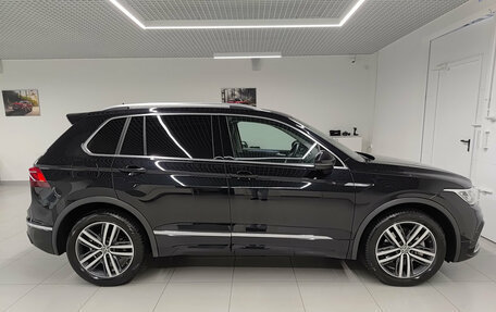 Volkswagen Tiguan II, 2021 год, 4 243 000 рублей, 5 фотография