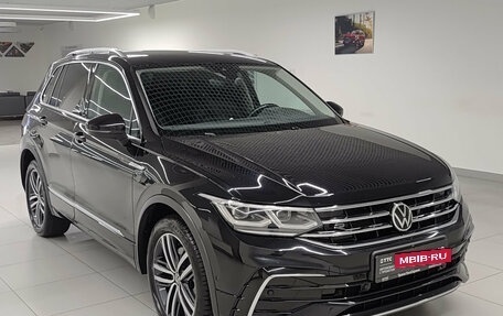 Volkswagen Tiguan II, 2021 год, 4 243 000 рублей, 3 фотография