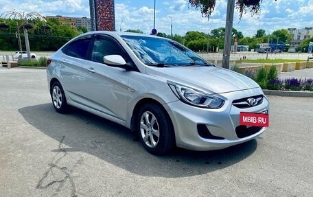 Hyundai Solaris II рестайлинг, 2013 год, 770 000 рублей, 2 фотография