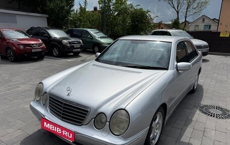 Mercedes-Benz E-Класс, 2000 год, 475 000 рублей, 1 фотография