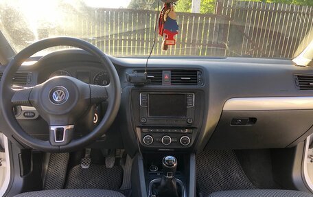 Volkswagen Jetta VI, 2014 год, 930 000 рублей, 21 фотография