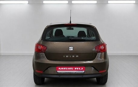 SEAT Ibiza IV рестайлинг 2, 2013 год, 770 000 рублей, 3 фотография