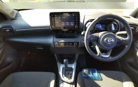 Toyota Yaris Cross, 2021 год, 1 833 333 рублей, 11 фотография