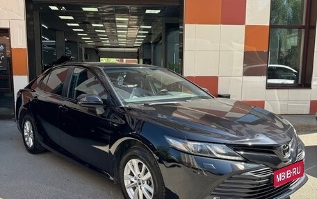 Toyota Camry, 2019 год, 2 300 000 рублей, 1 фотография