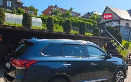 Mitsubishi Outlander III рестайлинг 3, 2019 год, 2 600 000 рублей, 4 фотография