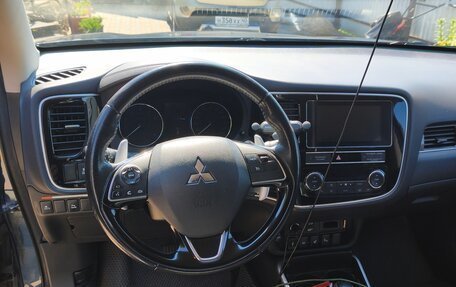 Mitsubishi Outlander III рестайлинг 3, 2019 год, 2 600 000 рублей, 10 фотография
