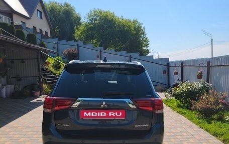 Mitsubishi Outlander III рестайлинг 3, 2019 год, 2 600 000 рублей, 5 фотография