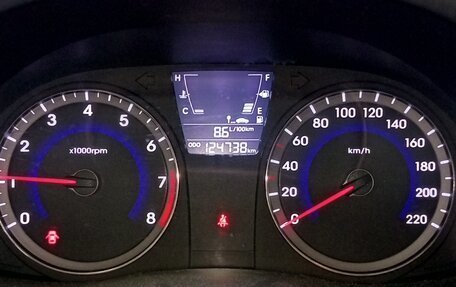 Hyundai Solaris II рестайлинг, 2011 год, 650 000 рублей, 3 фотография