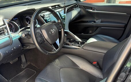 Toyota Camry, 2019 год, 2 300 000 рублей, 8 фотография
