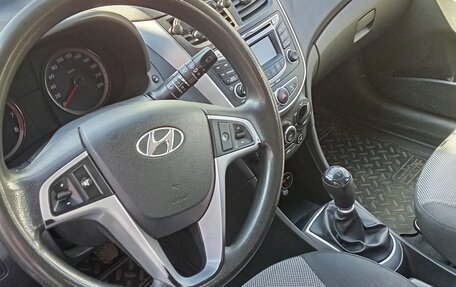 Hyundai Solaris II рестайлинг, 2012 год, 686 000 рублей, 3 фотография
