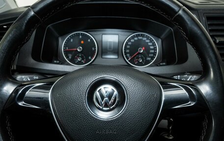 Volkswagen Caravelle T6 рестайлинг, 2018 год, 2 698 000 рублей, 10 фотография