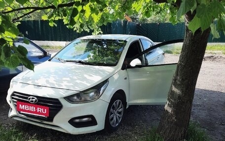 Hyundai Solaris II рестайлинг, 2017 год, 550 000 рублей, 3 фотография