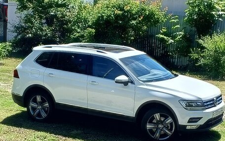 Volkswagen Tiguan II, 2020 год, 3 200 000 рублей, 3 фотография