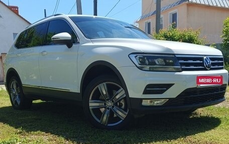 Volkswagen Tiguan II, 2020 год, 3 200 000 рублей, 2 фотография