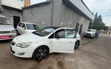 Opel Astra J, 2011 год, 550 000 рублей, 1 фотография