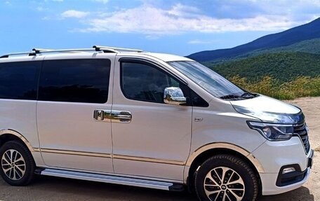Hyundai Grand Starex Grand Starex I рестайлинг 2, 2020 год, 4 700 000 рублей, 1 фотография