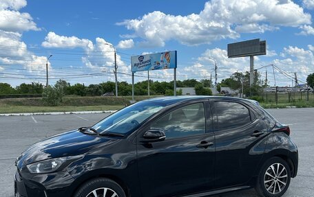 Toyota Yaris, 2021 год, 1 170 000 рублей, 2 фотография