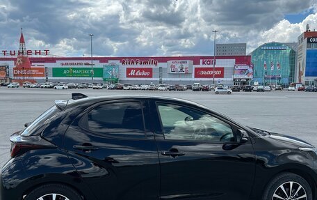Toyota Yaris, 2021 год, 1 170 000 рублей, 6 фотография