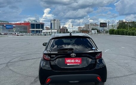 Toyota Yaris, 2021 год, 1 170 000 рублей, 4 фотография