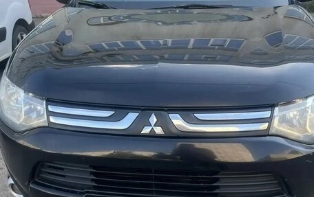 Mitsubishi Outlander III рестайлинг 3, 2012 год, 1 030 000 рублей, 8 фотография