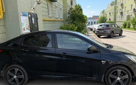 Hyundai Solaris II рестайлинг, 2011 год, 400 000 рублей, 3 фотография