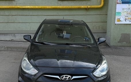 Hyundai Solaris II рестайлинг, 2011 год, 400 000 рублей, 2 фотография