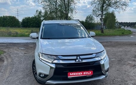 Mitsubishi Outlander III рестайлинг 3, 2016 год, 1 600 000 рублей, 1 фотография