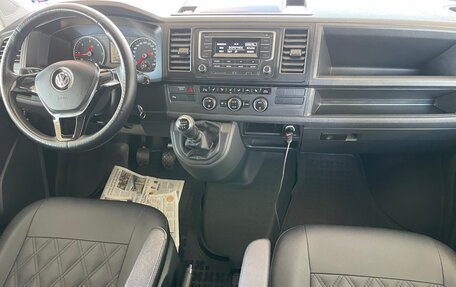 Volkswagen Caravelle T6 рестайлинг, 2017 год, 2 540 000 рублей, 8 фотография