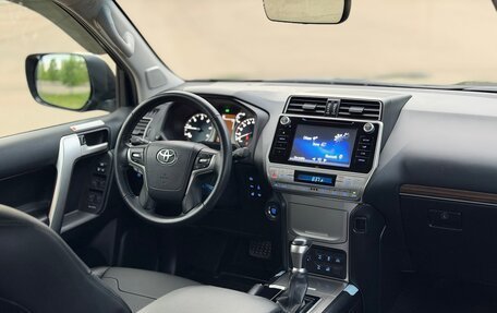 Toyota Land Cruiser Prado 150 рестайлинг 2, 2018 год, 6 370 000 рублей, 25 фотография