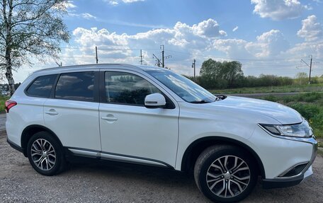Mitsubishi Outlander III рестайлинг 3, 2016 год, 1 600 000 рублей, 4 фотография