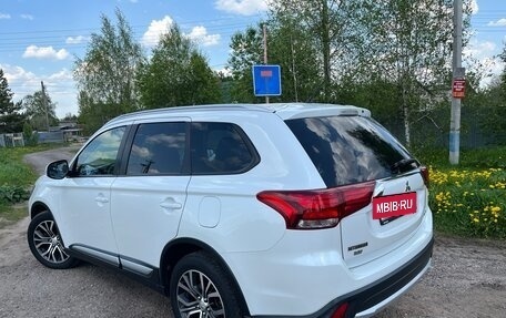 Mitsubishi Outlander III рестайлинг 3, 2016 год, 1 600 000 рублей, 3 фотография