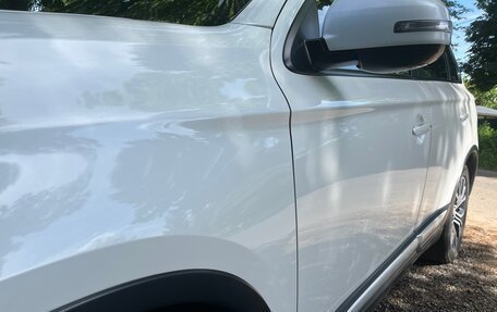 Mitsubishi Outlander III рестайлинг 3, 2016 год, 1 600 000 рублей, 10 фотография