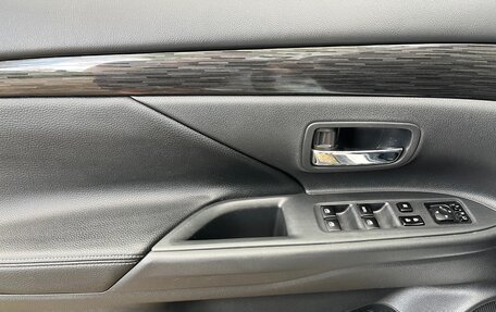 Mitsubishi Outlander III рестайлинг 3, 2016 год, 1 600 000 рублей, 8 фотография