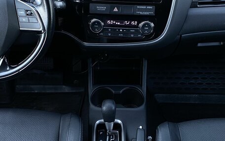 Mitsubishi Outlander III рестайлинг 3, 2015 год, 1 729 000 рублей, 13 фотография