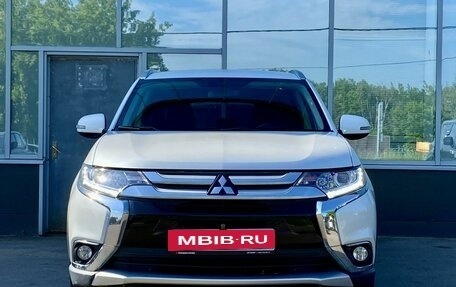 Mitsubishi Outlander III рестайлинг 3, 2015 год, 1 729 000 рублей, 2 фотография