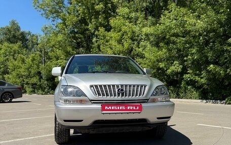 Toyota Harrier, 2000 год, 699 000 рублей, 1 фотография