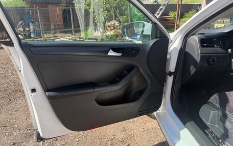 Volkswagen Jetta VI, 2015 год, 650 000 рублей, 2 фотография