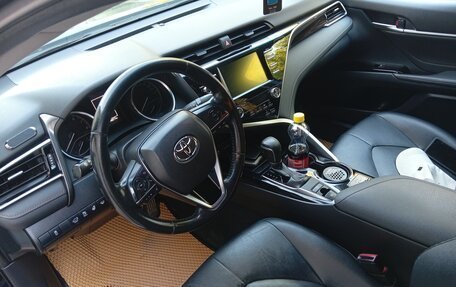 Toyota Camry, 2019 год, 3 050 000 рублей, 4 фотография