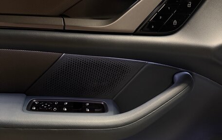 Porsche Taycan I, 2020 год, 12 000 000 рублей, 16 фотография