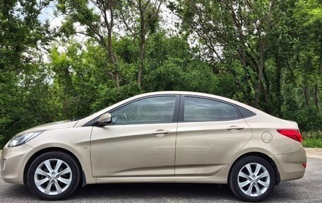 Hyundai Solaris II рестайлинг, 2013 год, 940 000 рублей, 2 фотография