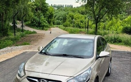 Hyundai Solaris II рестайлинг, 2013 год, 940 000 рублей, 3 фотография