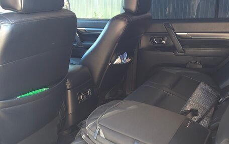 Mitsubishi Pajero IV, 2011 год, 2 200 000 рублей, 10 фотография