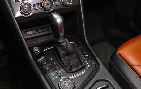 Volkswagen Tiguan II, 2017 год, 2 089 000 рублей, 18 фотография