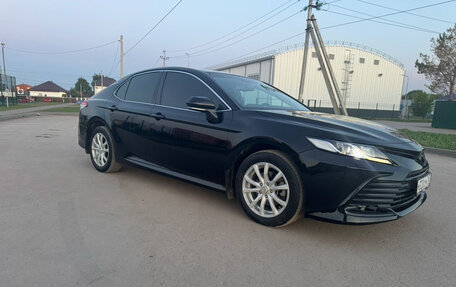 Toyota Camry, 2021 год, 2 700 000 рублей, 2 фотография