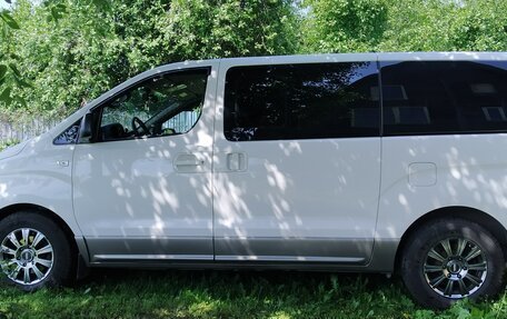 Hyundai H-1 II рестайлинг, 2011 год, 1 450 000 рублей, 1 фотография