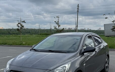Hyundai Solaris II рестайлинг, 2011 год, 690 000 рублей, 6 фотография