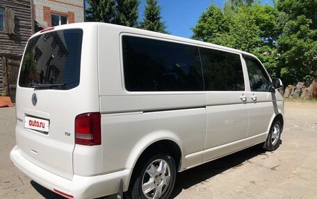 Volkswagen Caravelle T5, 2015 год, 2 850 000 рублей, 2 фотография