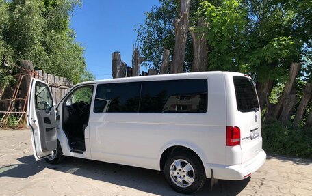 Volkswagen Caravelle T5, 2015 год, 2 850 000 рублей, 6 фотография