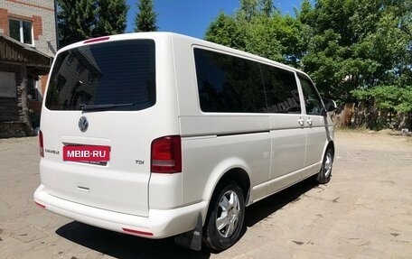 Volkswagen Caravelle T5, 2015 год, 2 850 000 рублей, 5 фотография